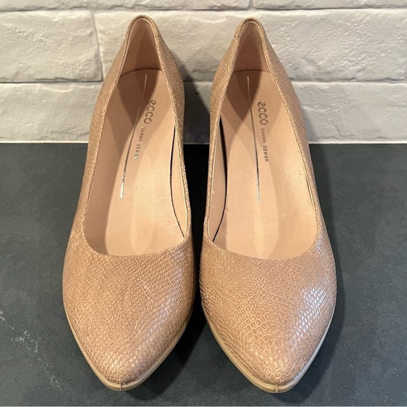 Ecco sz 38 US 7-7.5 taupe leather snake embossed pointed toe heels - Picture 3 of 12